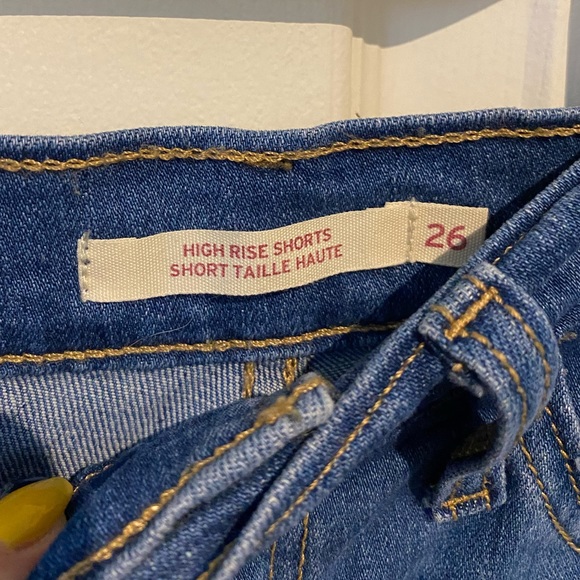 High rise dark blue Levi’s shorts - Picture 6 of 7